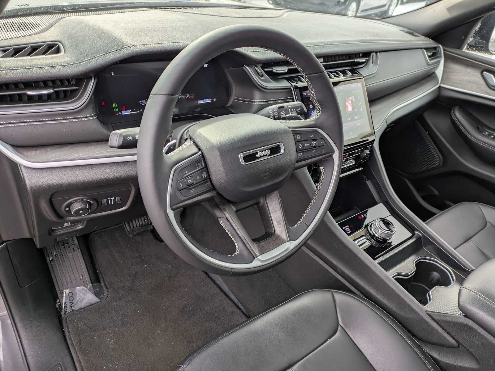 Thumbnail: 2025 Jeep Grand Cherokee L - 2