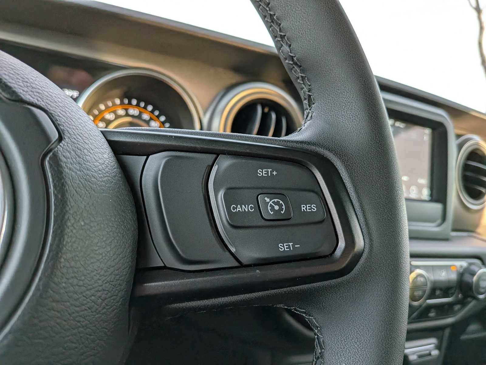 Thumbnail: 2023 Jeep Gladiator - 21