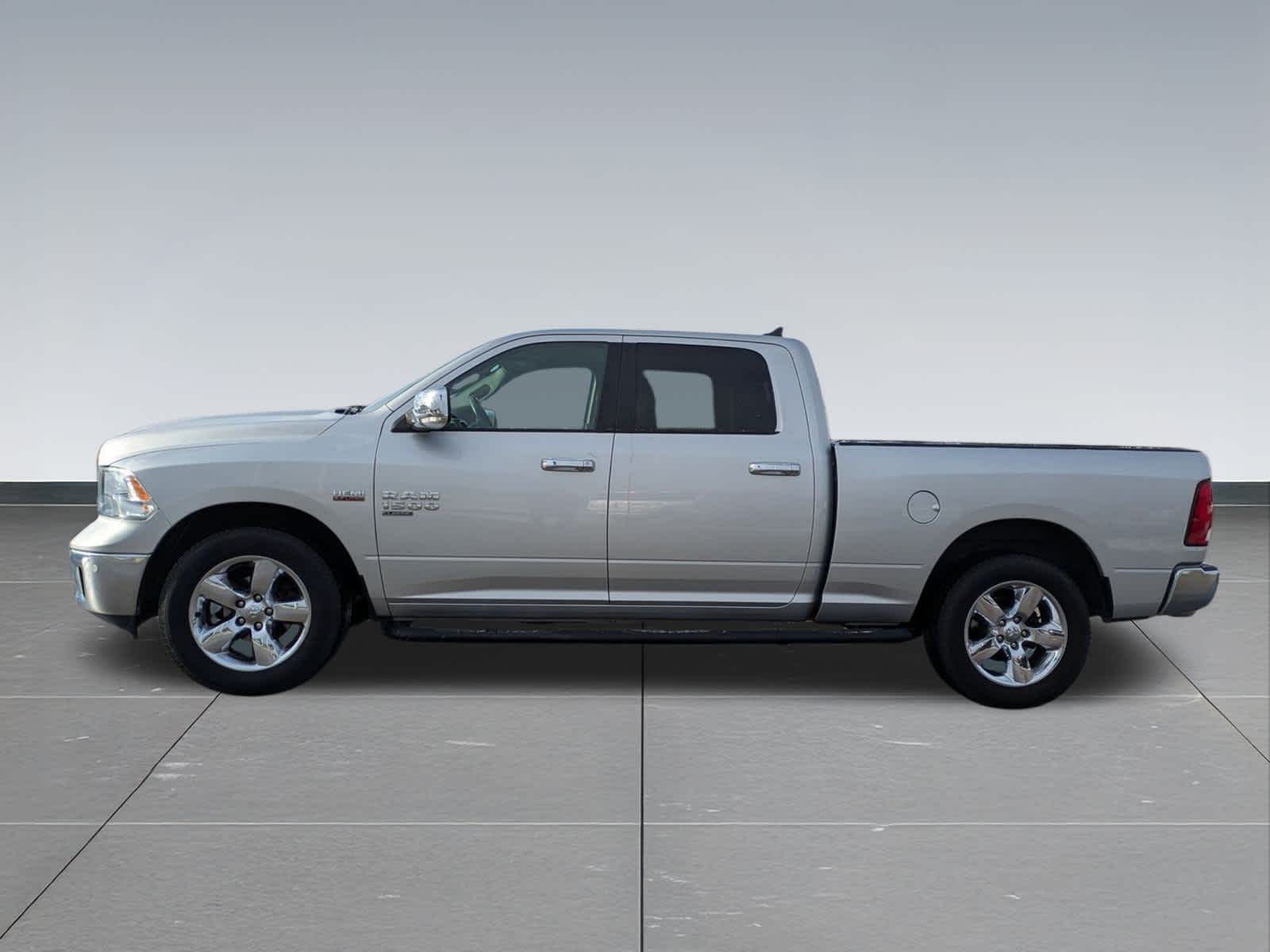 Thumbnail: 2019 RAM 1500 Classic - 3