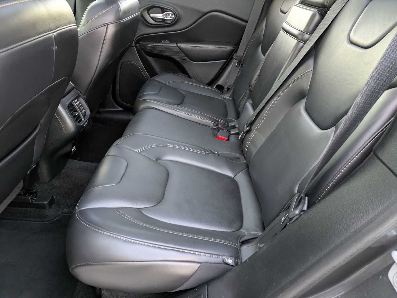 Thumbnail: 2016 Jeep Cherokee - 17