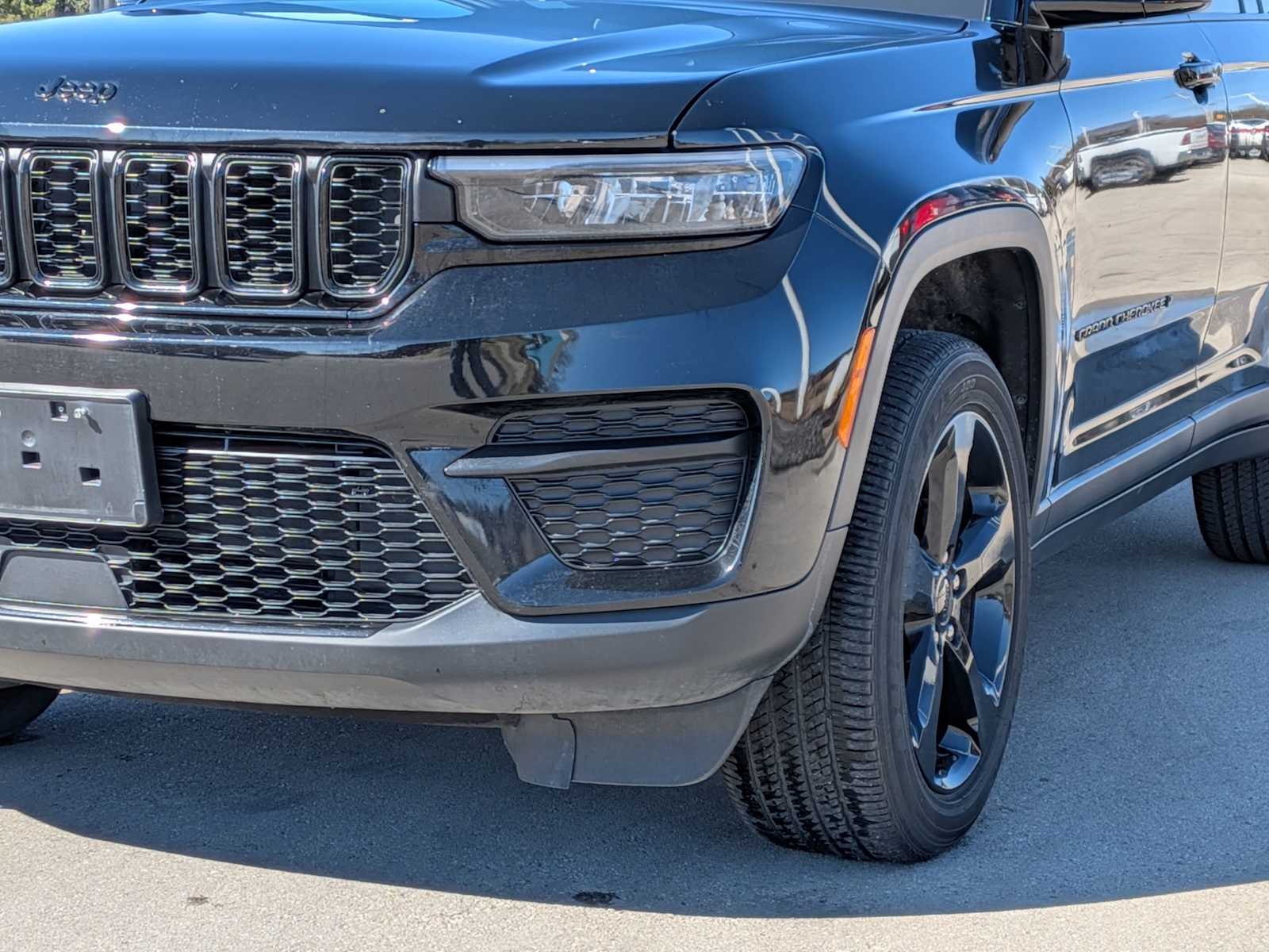 Thumbnail: 2023 Jeep Grand Cherokee - 10