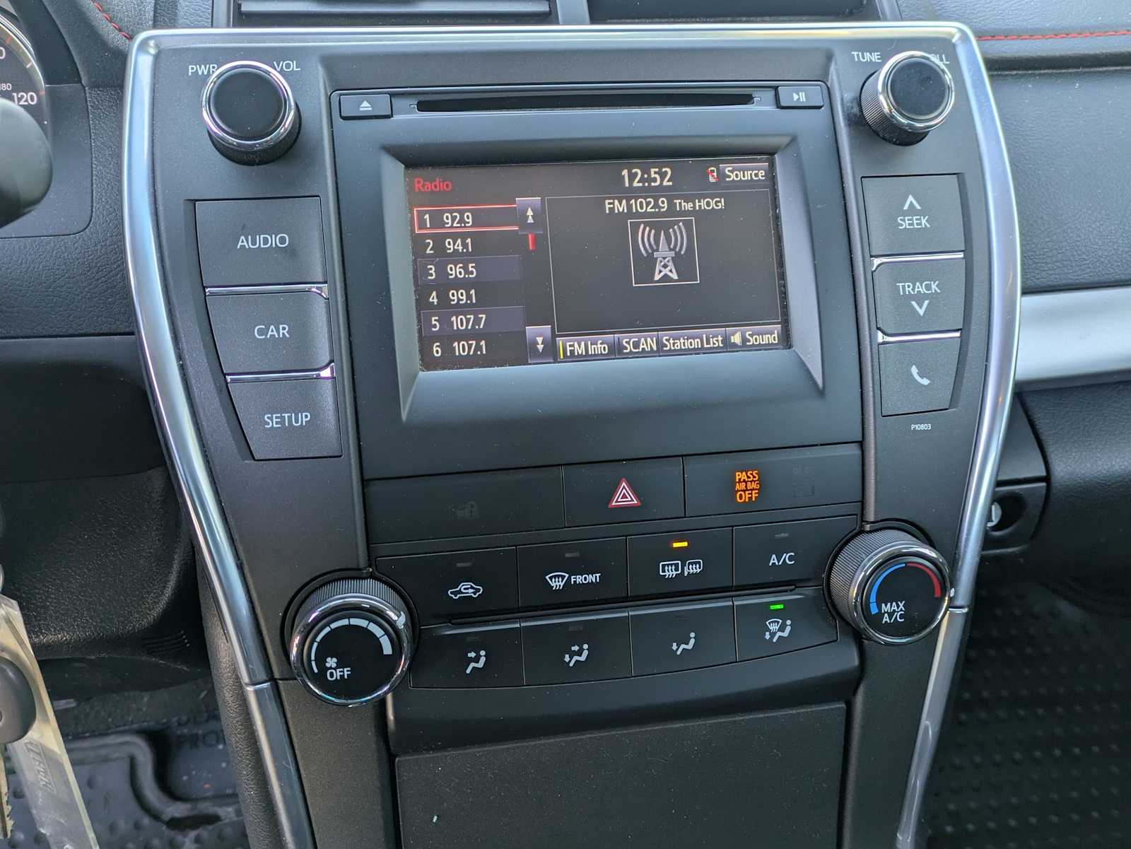 Thumbnail: 2015 Toyota Camry - 24