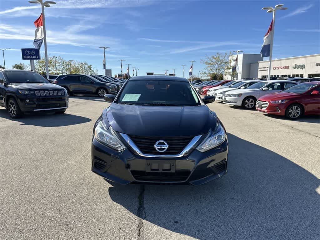 Thumbnail: 2016 Nissan Altima - 9