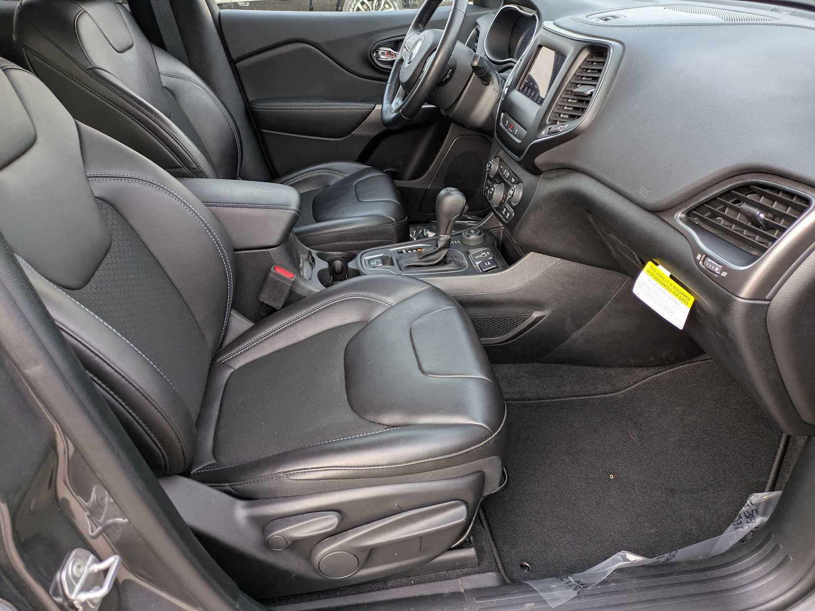 Thumbnail: 2021 Jeep Cherokee - 20