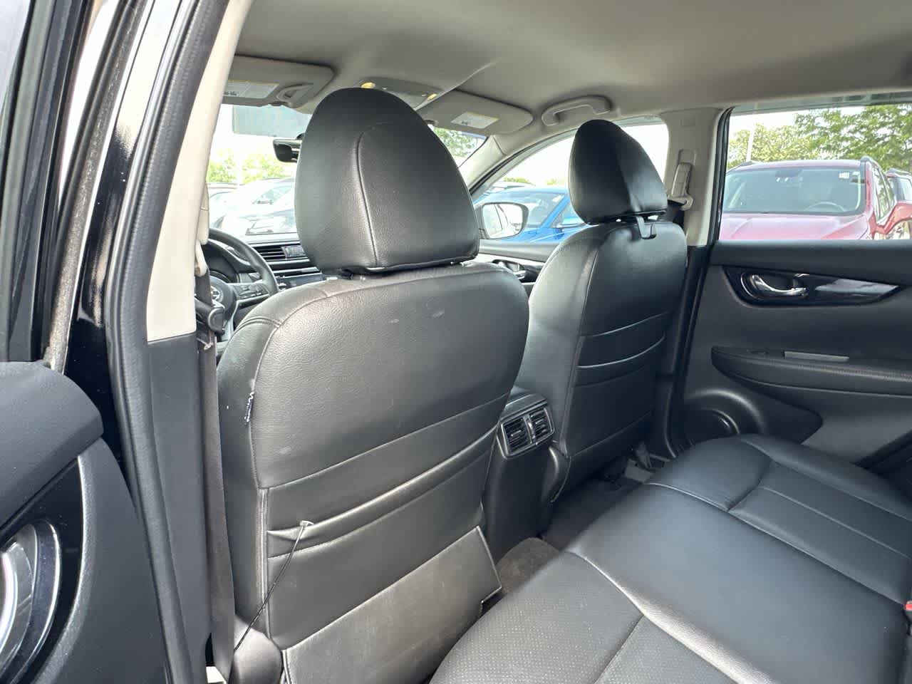 2017 Nissan Rogue Sport SV 23