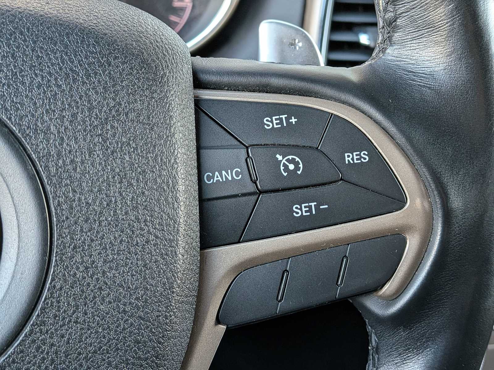 Thumbnail: 2017 Jeep Grand Cherokee - 23