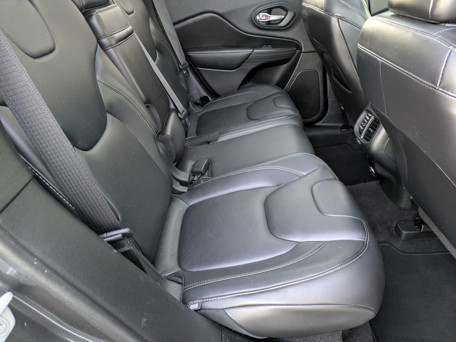 Thumbnail: 2016 Jeep Cherokee - 18