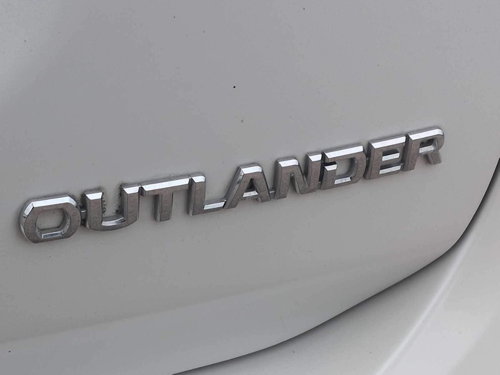 Thumbnail: 2014 Mitsubishi Outlander - 12