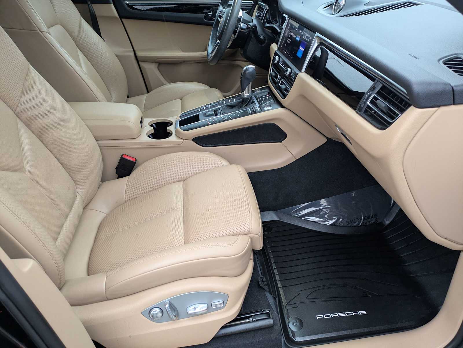 Thumbnail: 2021 Porsche Macan - 18