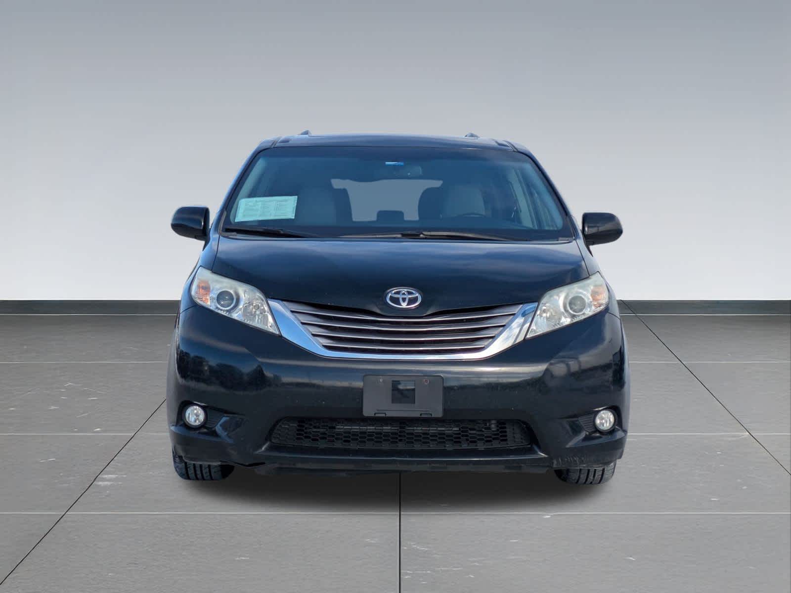 Thumbnail: 2015 Toyota Sienna - 9
