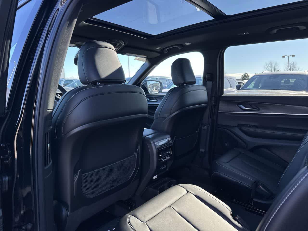 Thumbnail: 2025 Jeep Grand Cherokee L - 15