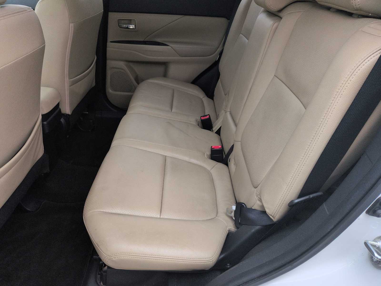 Thumbnail: 2014 Mitsubishi Outlander - 19