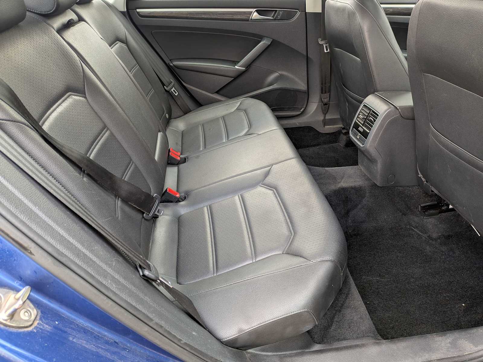 Thumbnail: 2016 Volkswagen Passat - 20