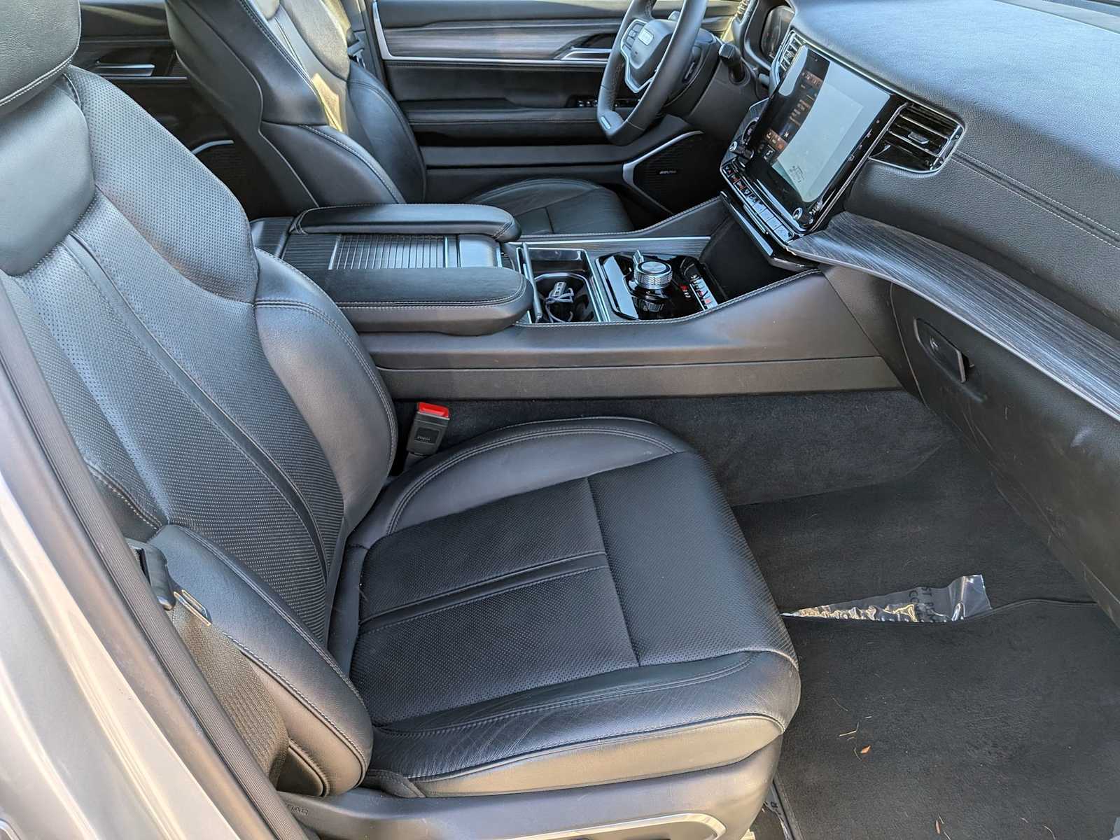 Thumbnail: 2023 Jeep Wagoneer - 20