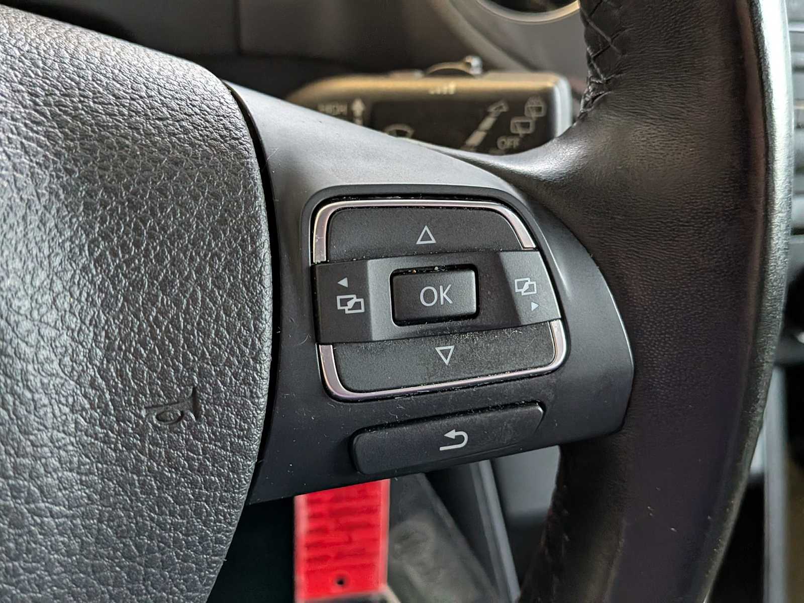 Thumbnail: 2014 Volkswagen Tiguan - 22