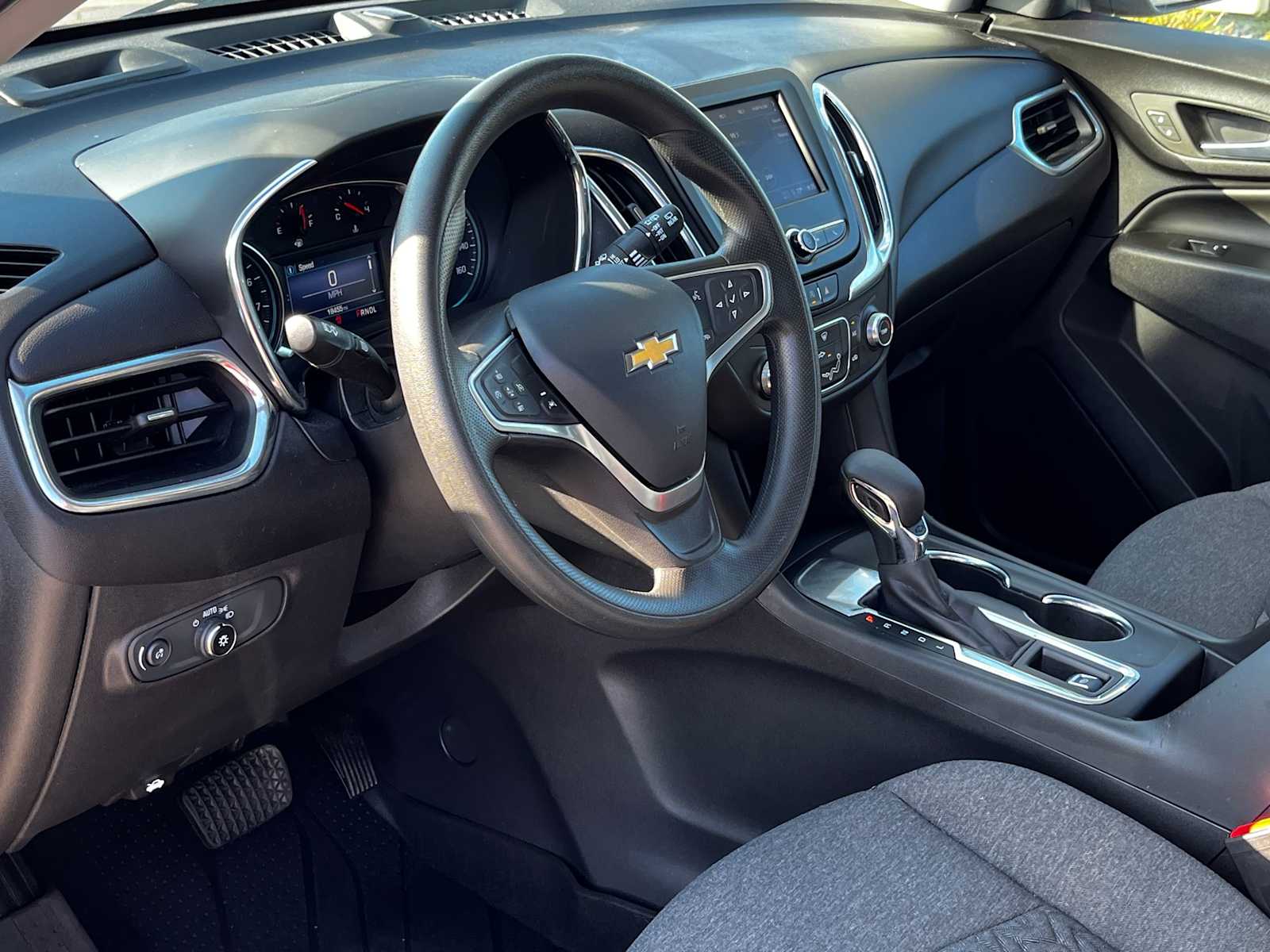 2023 Chevrolet Equinox photo 2