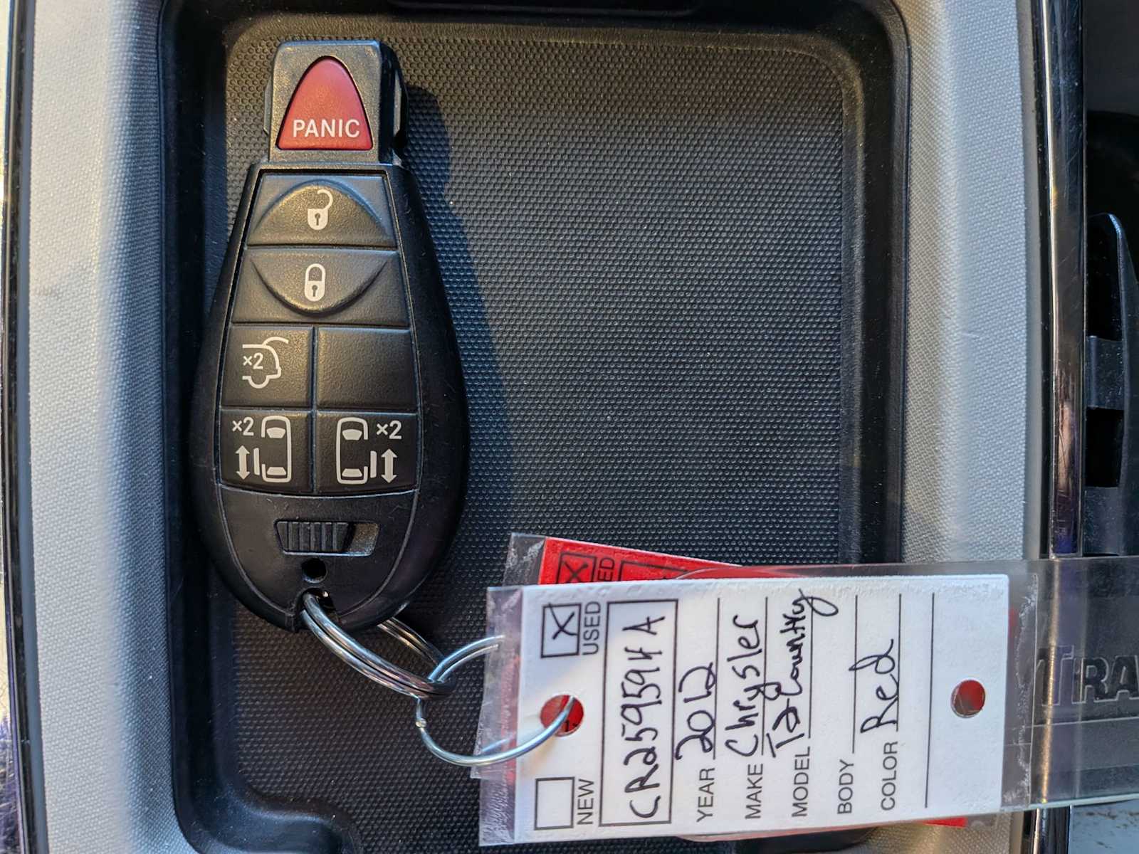 Thumbnail: 2012 Chrysler Town & Country - 29