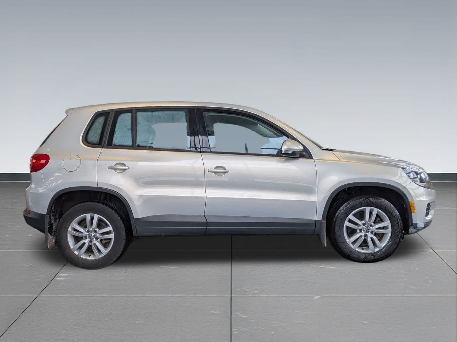 Thumbnail: 2014 Volkswagen Tiguan - 7