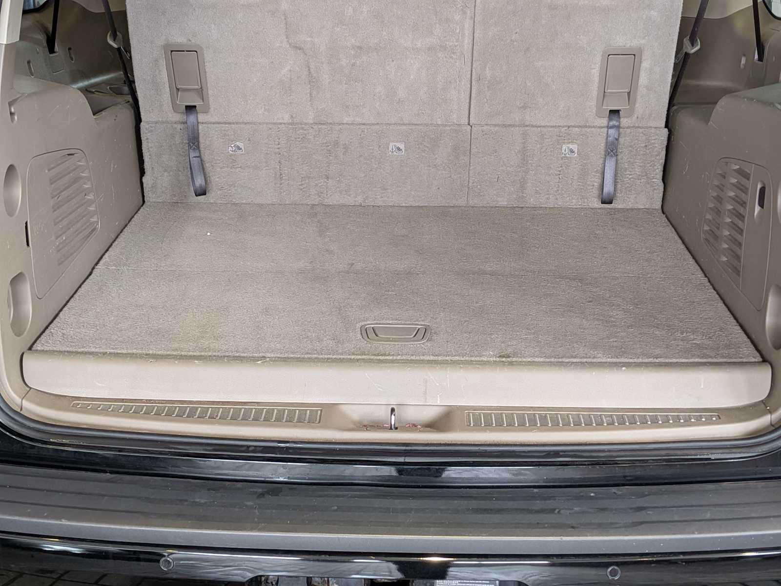 Thumbnail: 2018 Chevrolet Suburban - 32