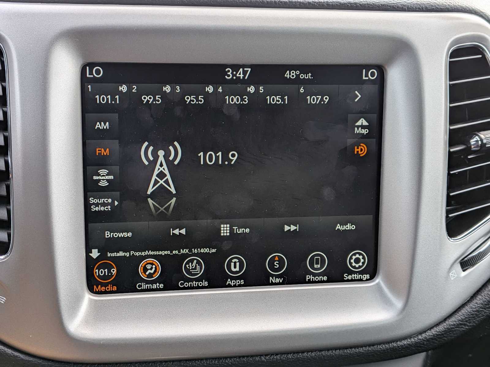 Thumbnail: 2021 Jeep Compass - 26