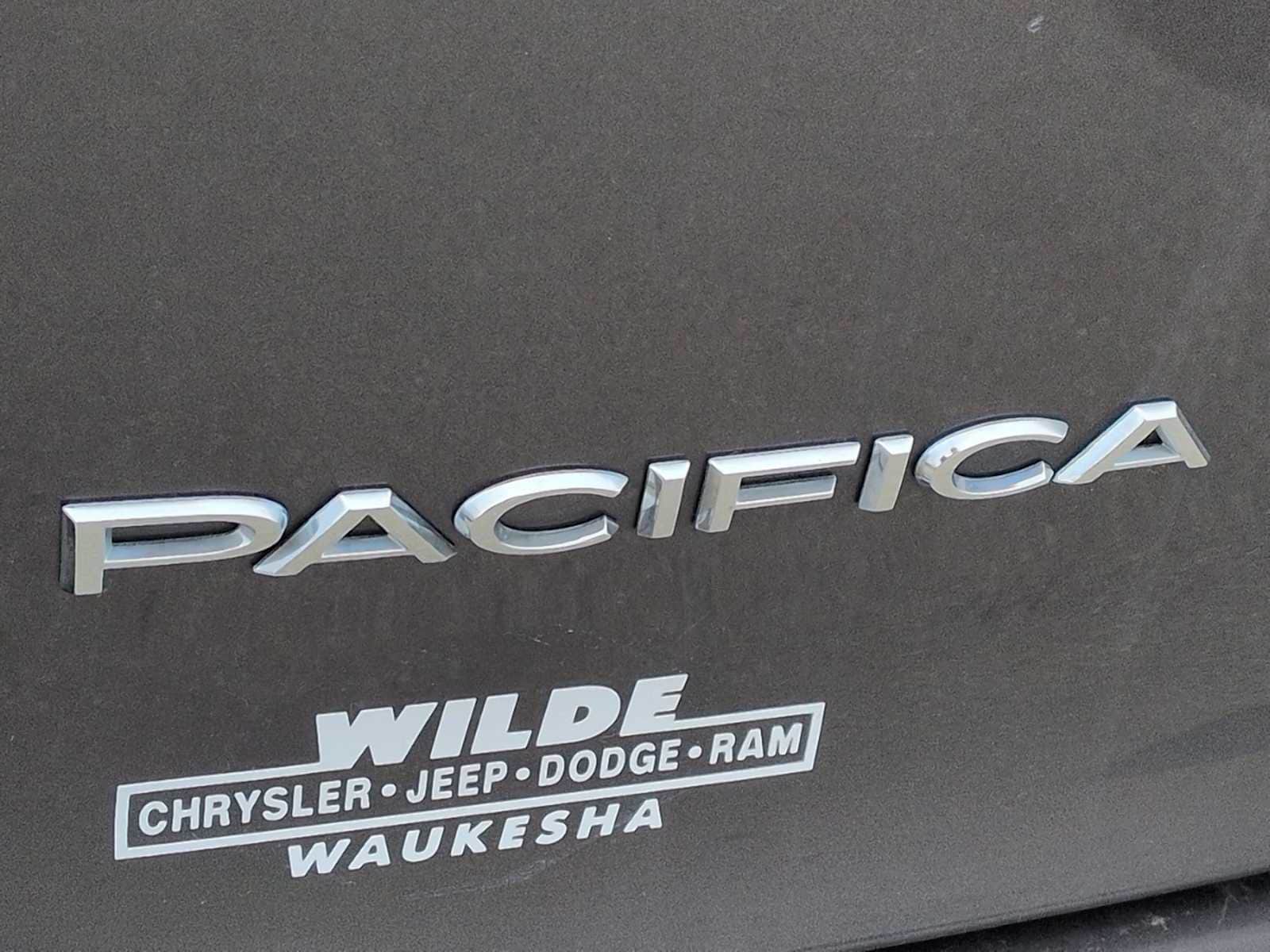 Thumbnail: 2018 Chrysler Pacifica - 10