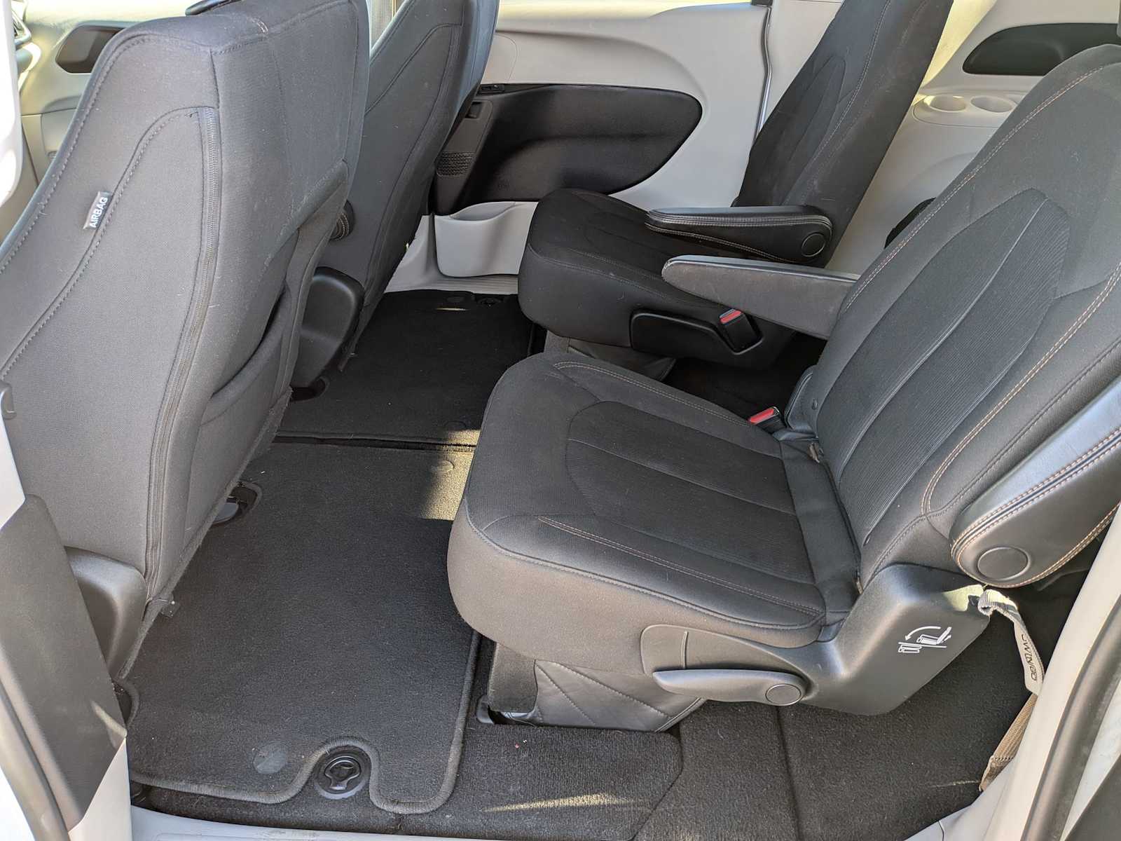 Thumbnail: 2018 Chrysler Pacifica - 17