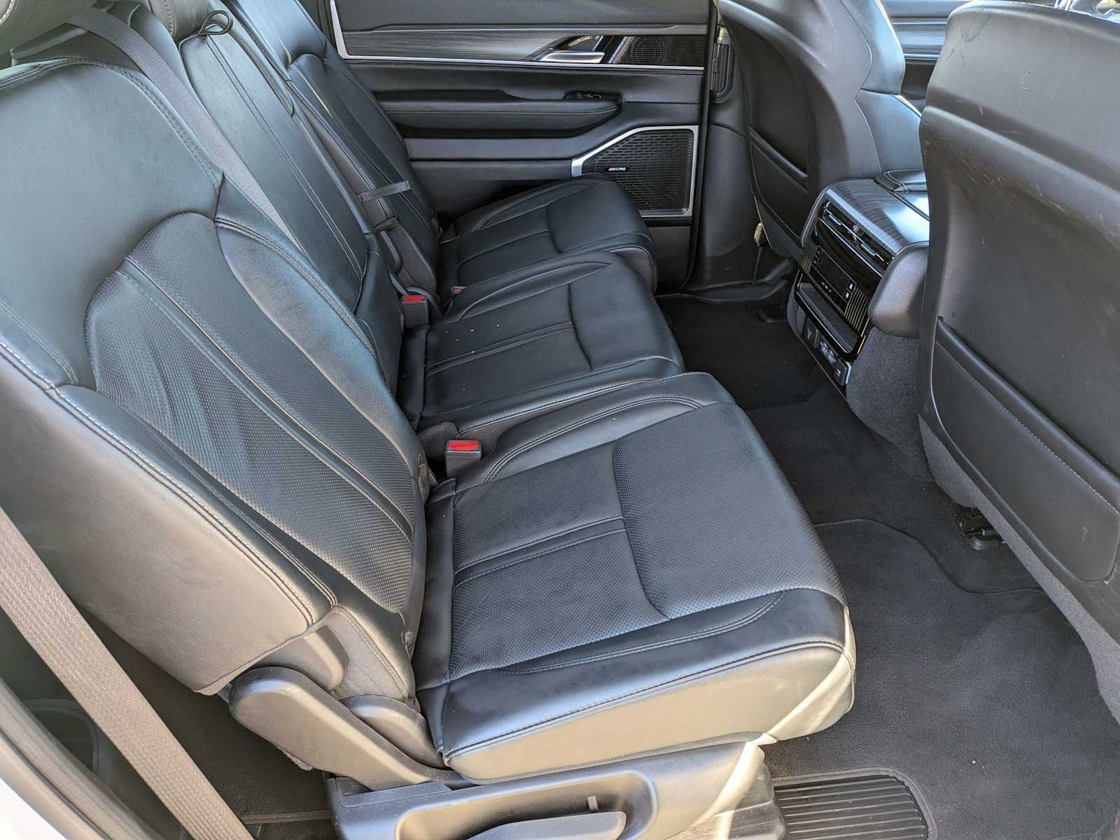 Thumbnail: 2023 Jeep Wagoneer - 19