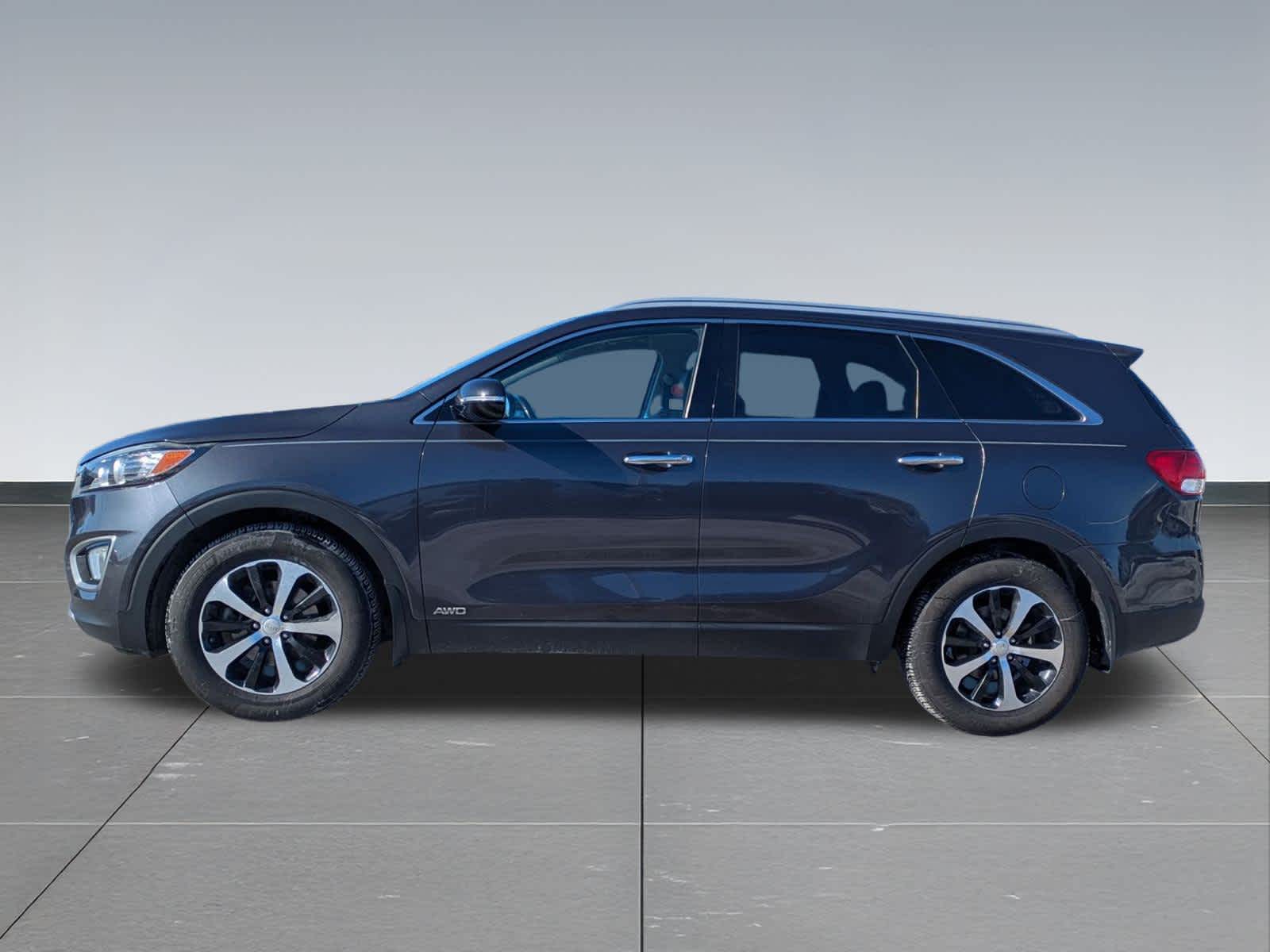 Thumbnail: 2016 Kia Sorento - 3