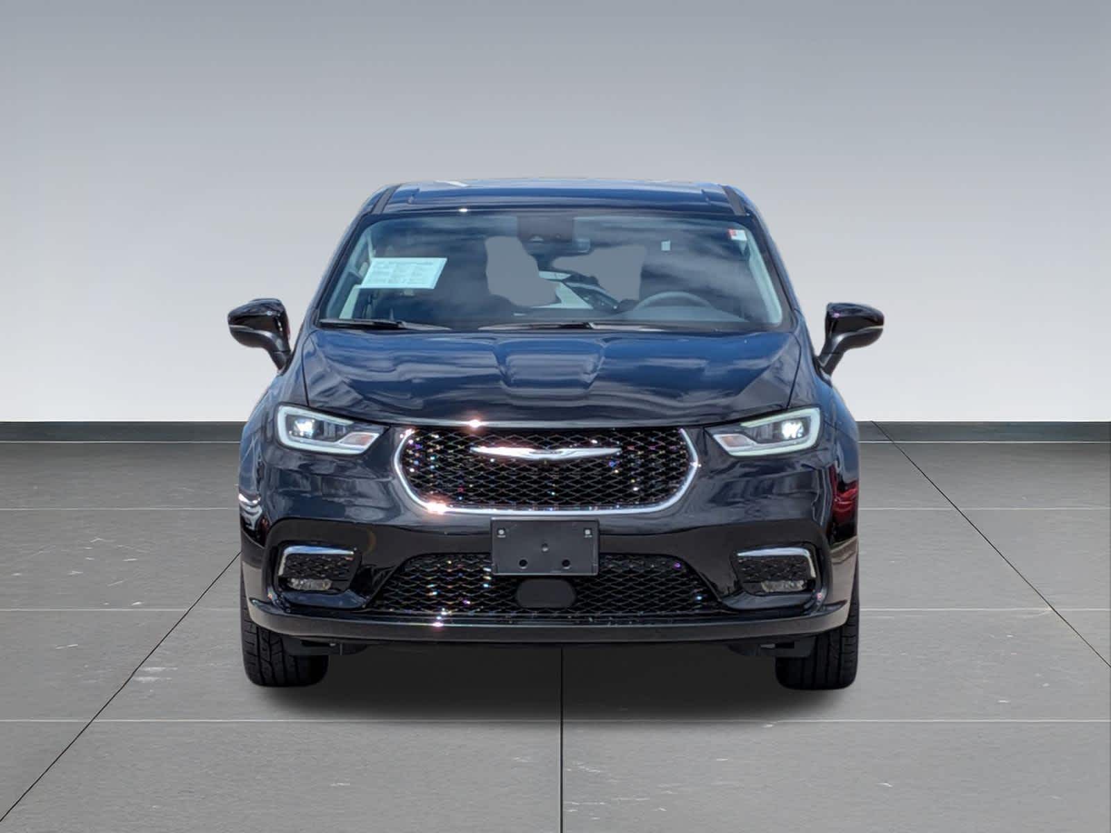 Thumbnail: 2023 Chrysler Pacifica - 9