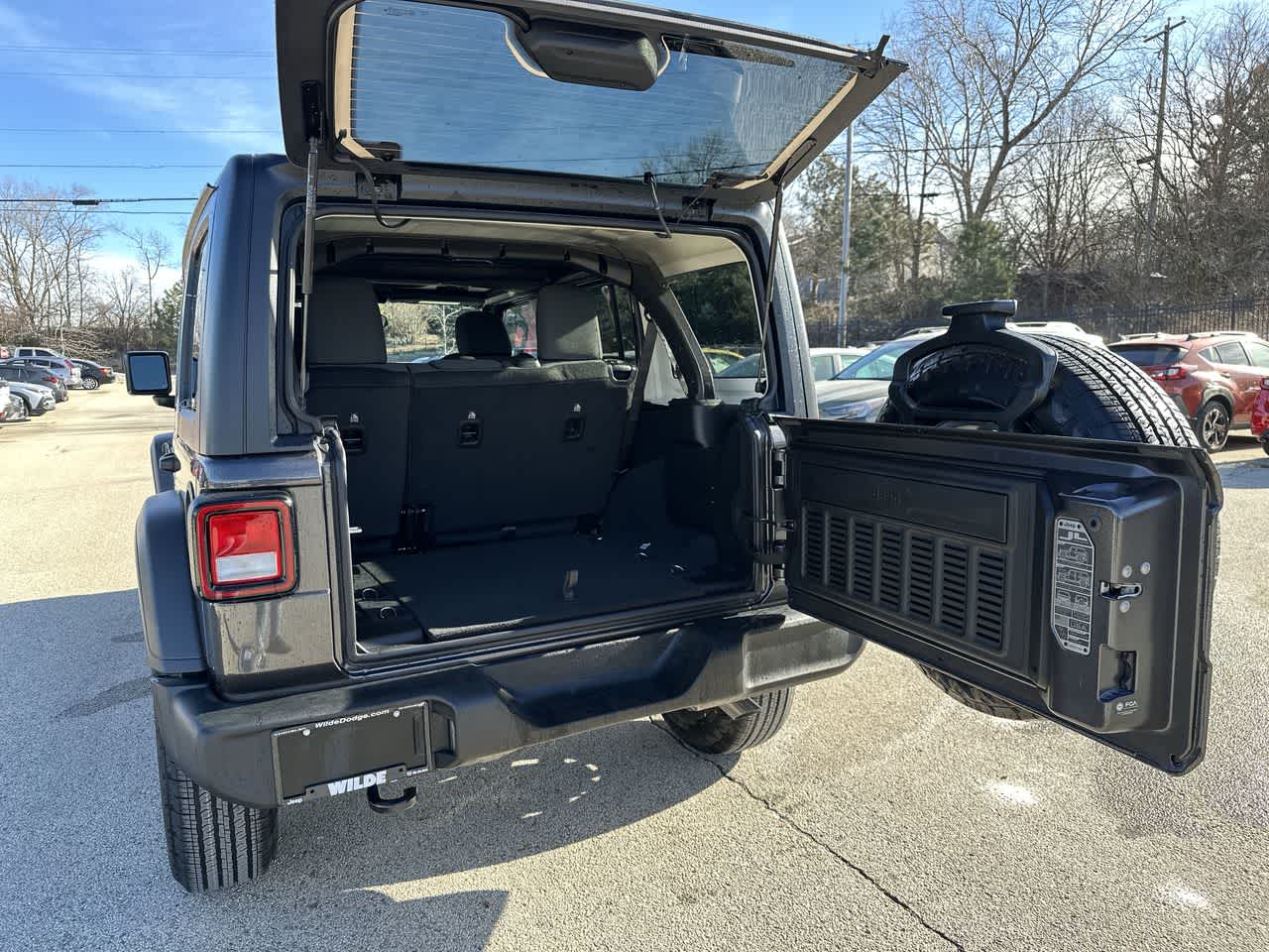 Thumbnail: 2025 Jeep Wrangler - 25