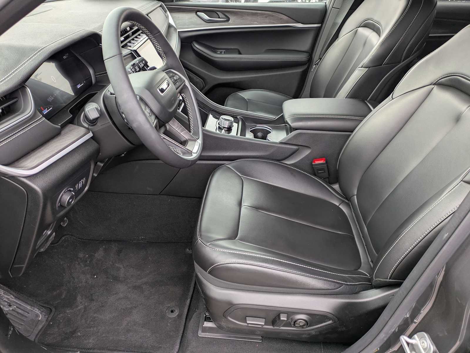 Thumbnail: 2025 Jeep Grand Cherokee - 14