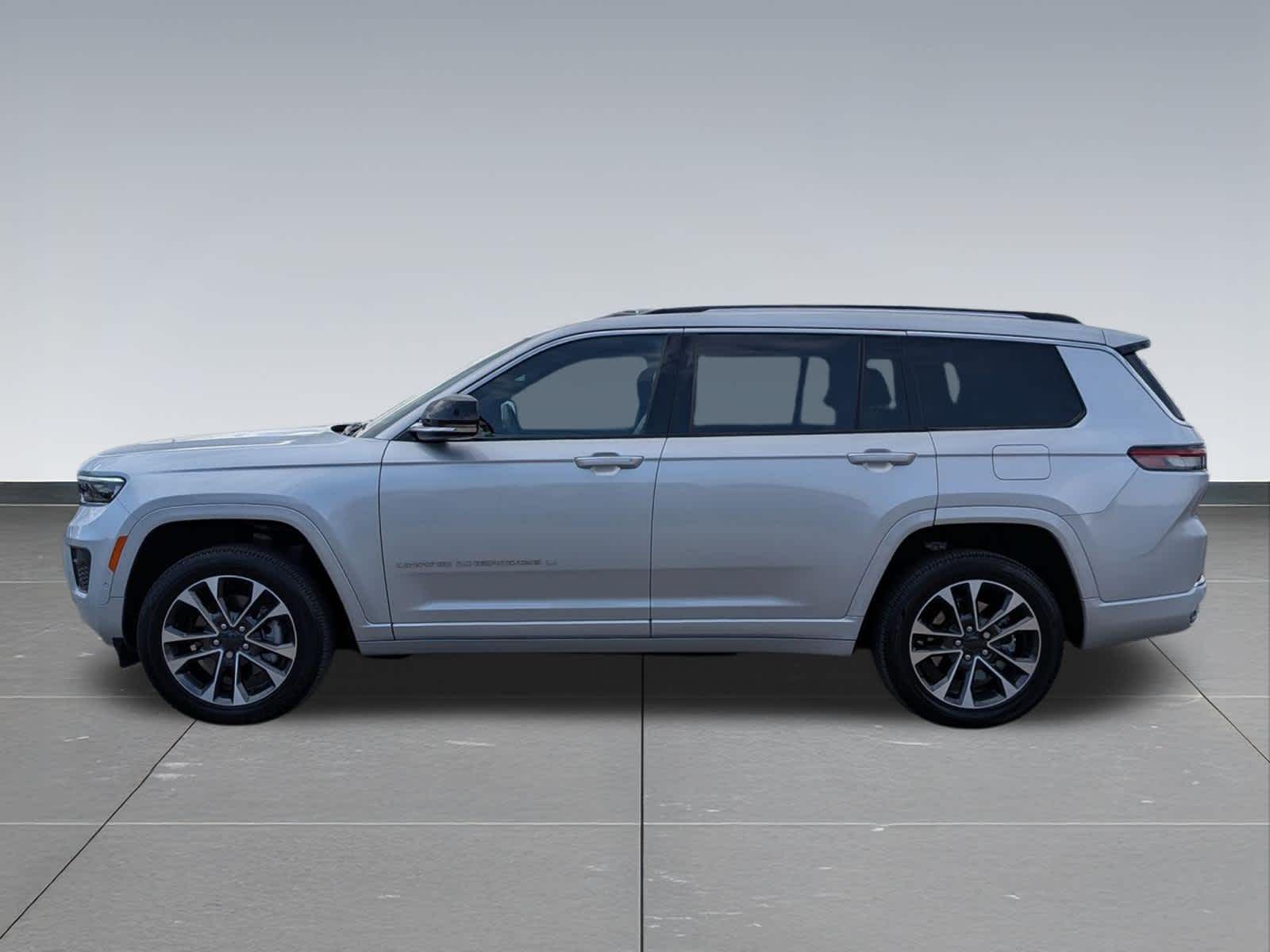 Thumbnail: 2023 Jeep Grand Cherokee - 3