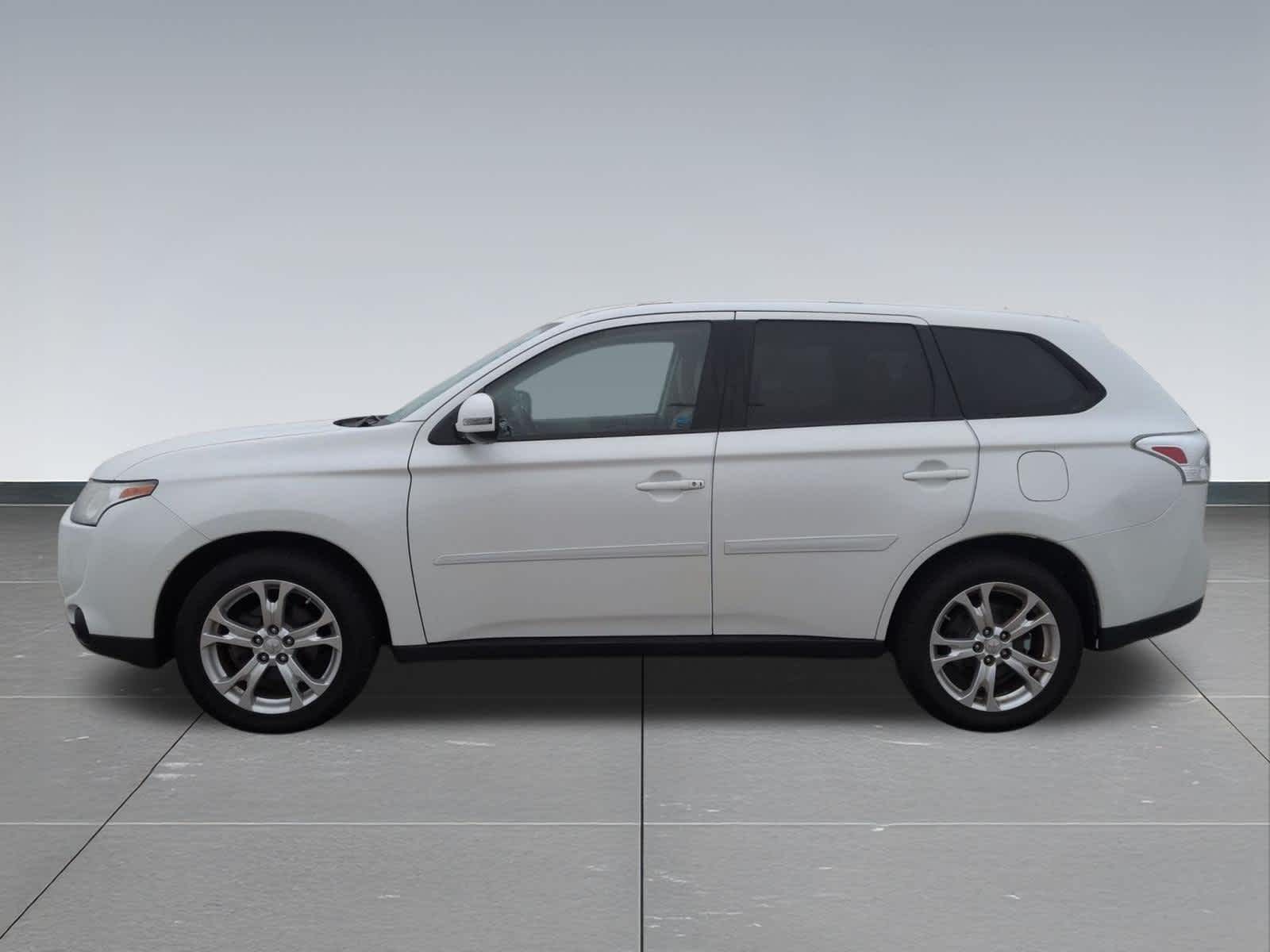 Thumbnail: 2014 Mitsubishi Outlander - 3