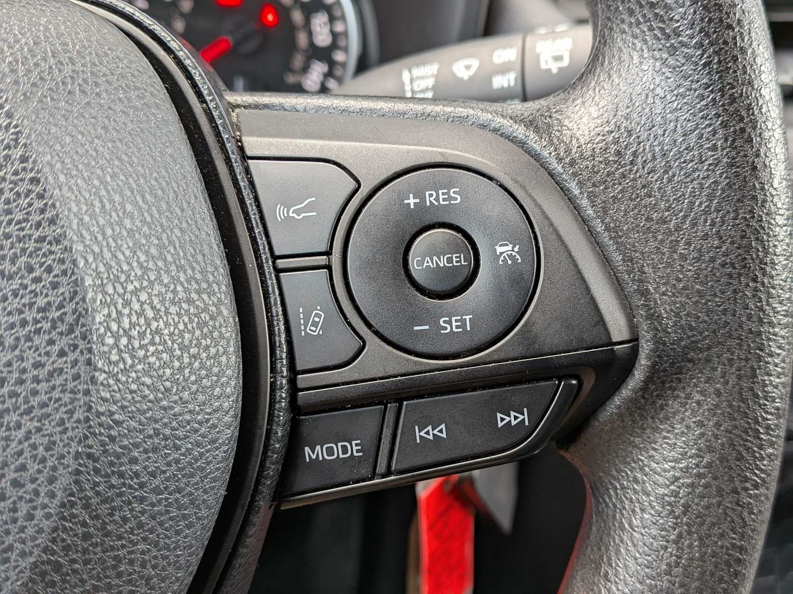 Thumbnail: 2019 Toyota RAV4 - 23