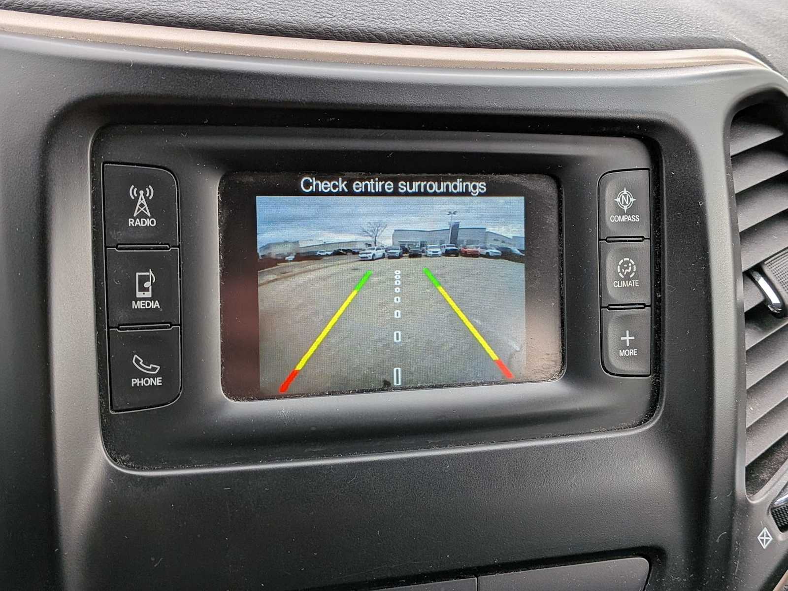 Thumbnail: 2018 Jeep Cherokee - 26