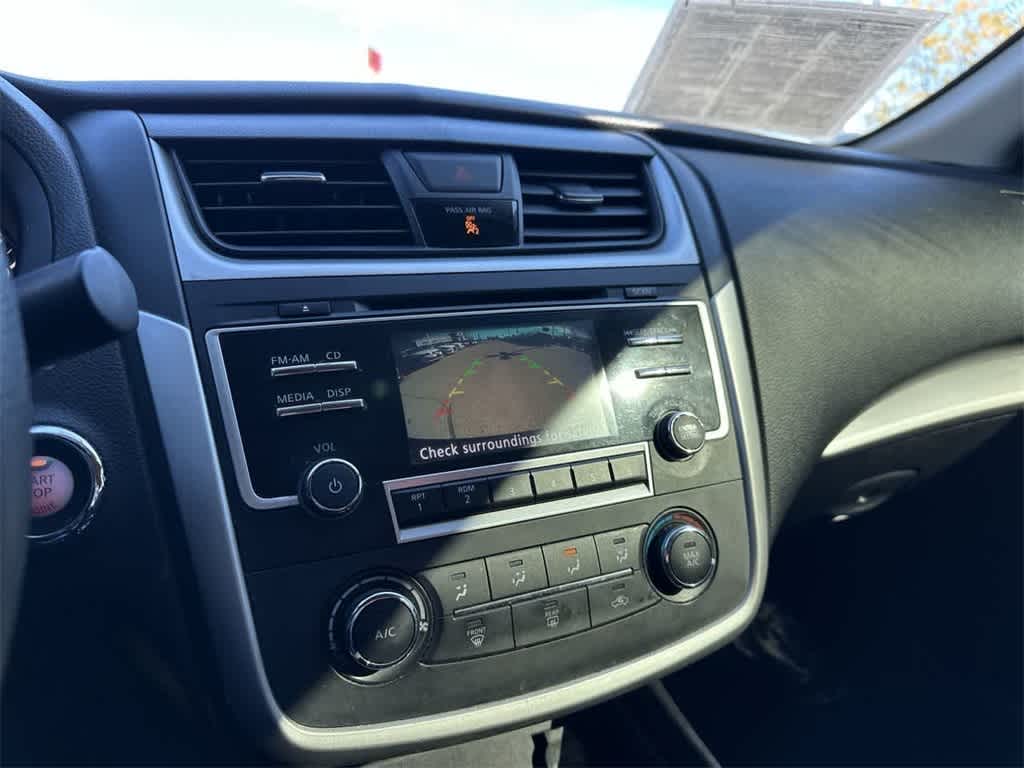 Thumbnail: 2016 Nissan Altima - 22