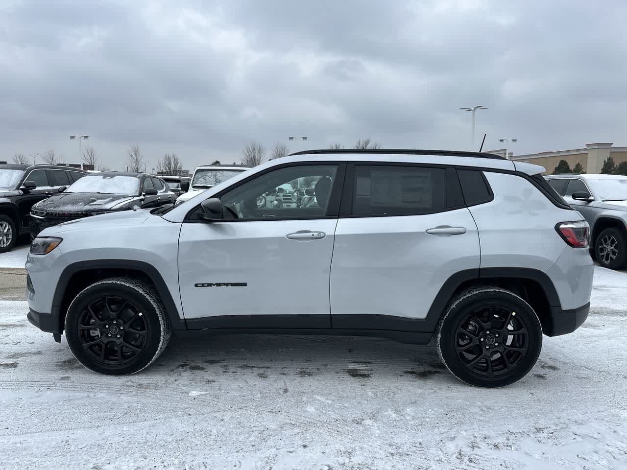 2025 Jeep Compass Latitude photo 2