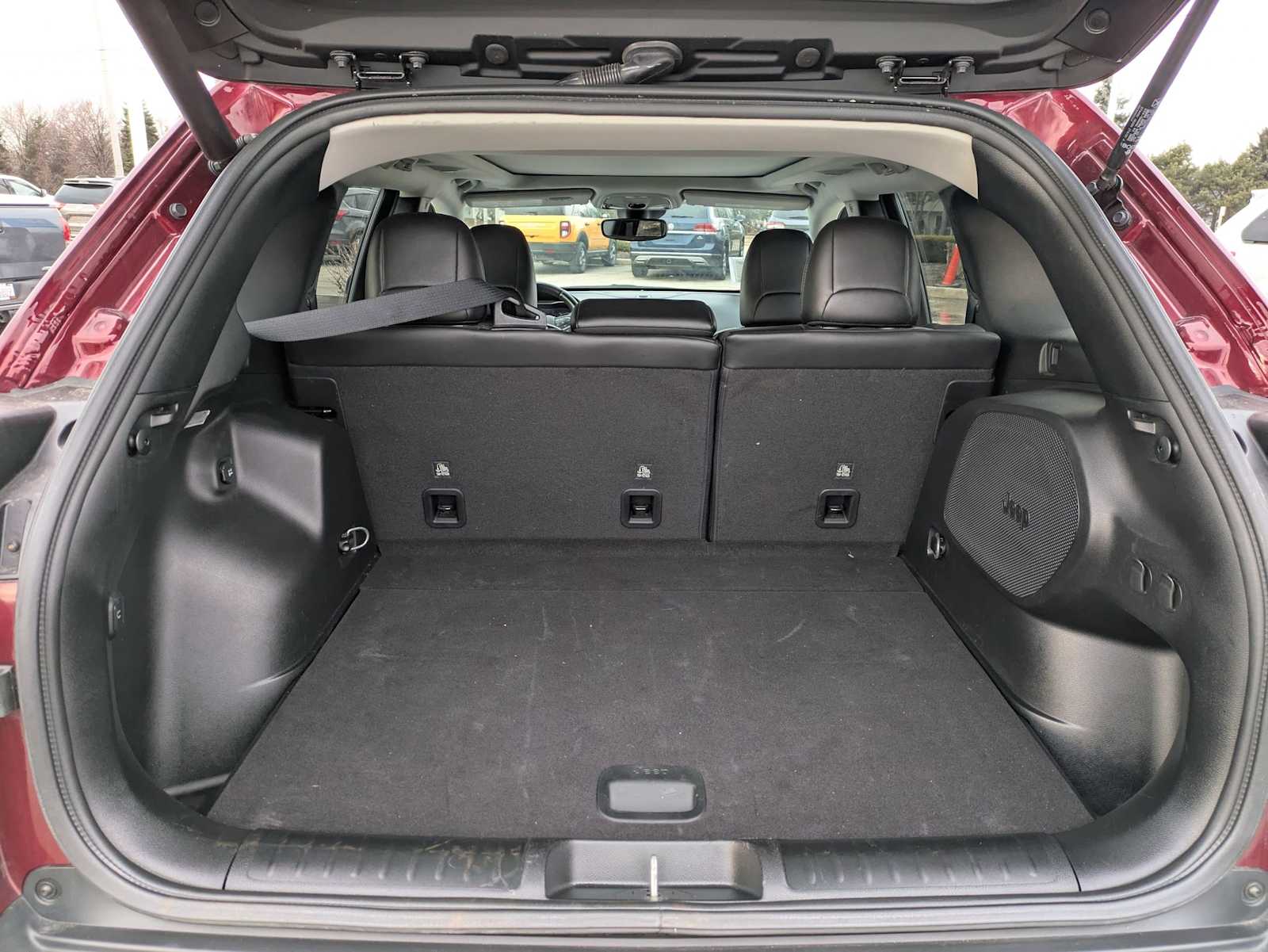 Thumbnail: 2021 Jeep Cherokee - 33