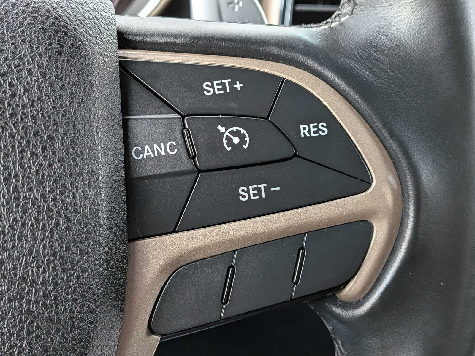 Thumbnail: 2016 Jeep Grand Cherokee - 23