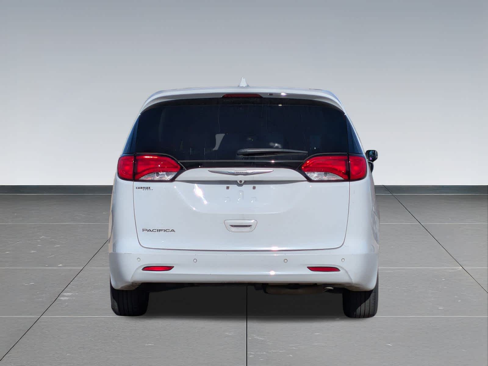 Thumbnail: 2018 Chrysler Pacifica - 5