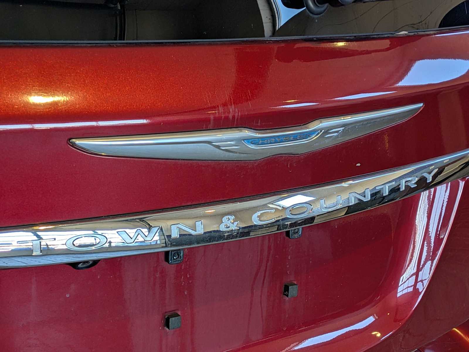 Thumbnail: 2012 Chrysler Town & Country - 11