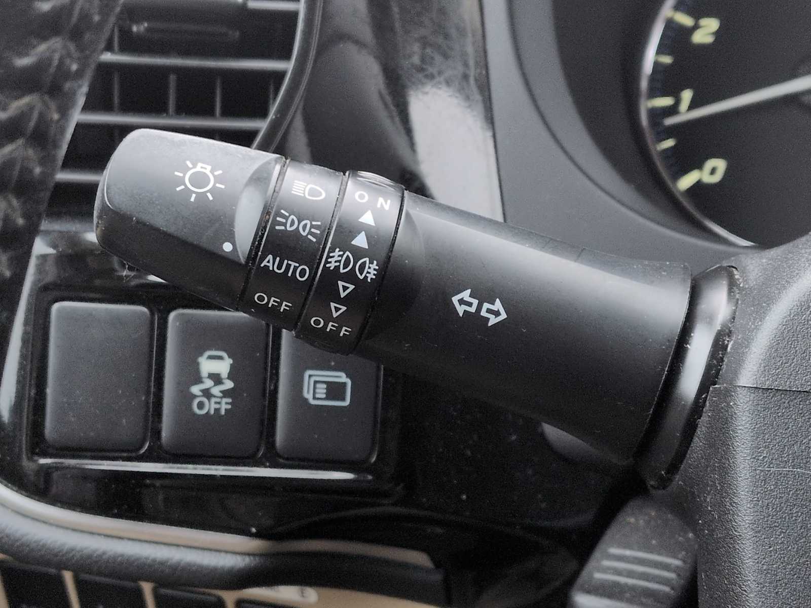 Thumbnail: 2014 Mitsubishi Outlander - 26