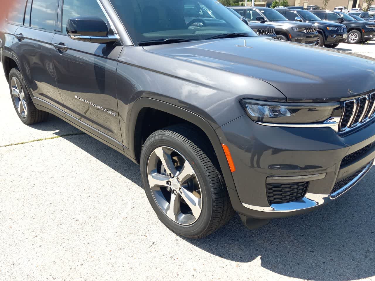 Thumbnail: 2025 Jeep Grand Cherokee L - 8