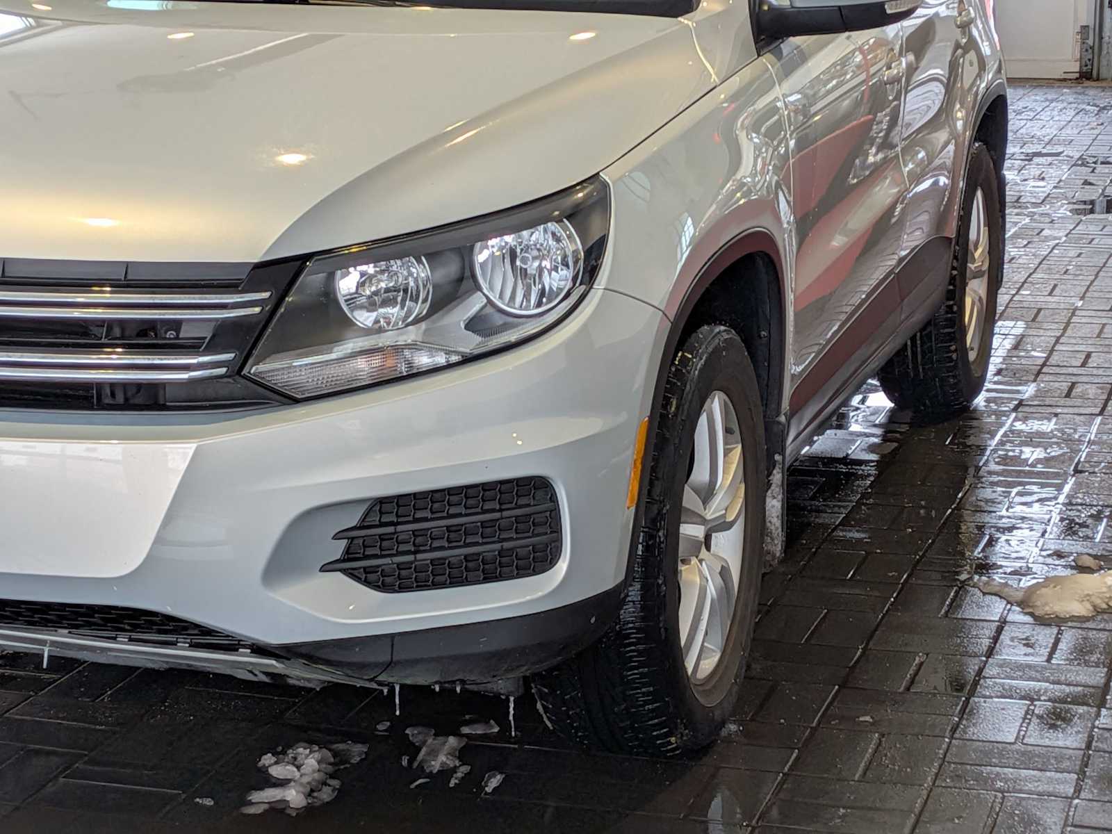 Thumbnail: 2014 Volkswagen Tiguan - 10