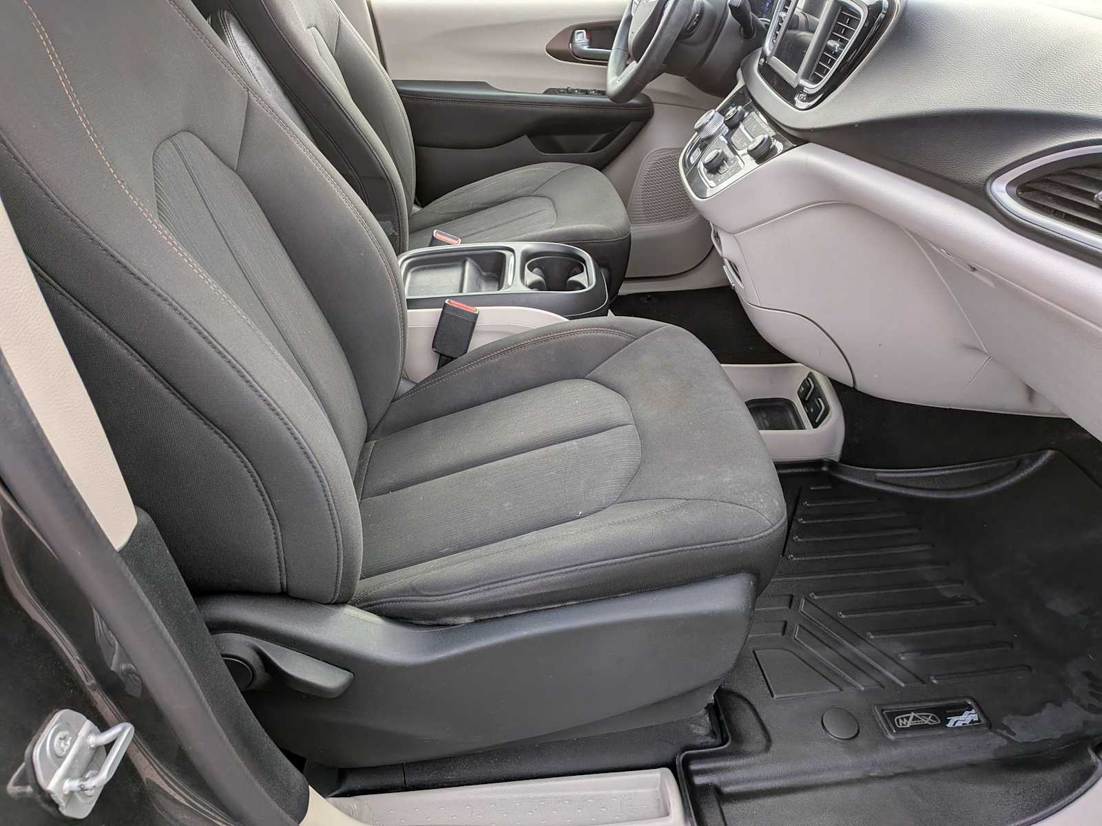 Thumbnail: 2018 Chrysler Pacifica - 20