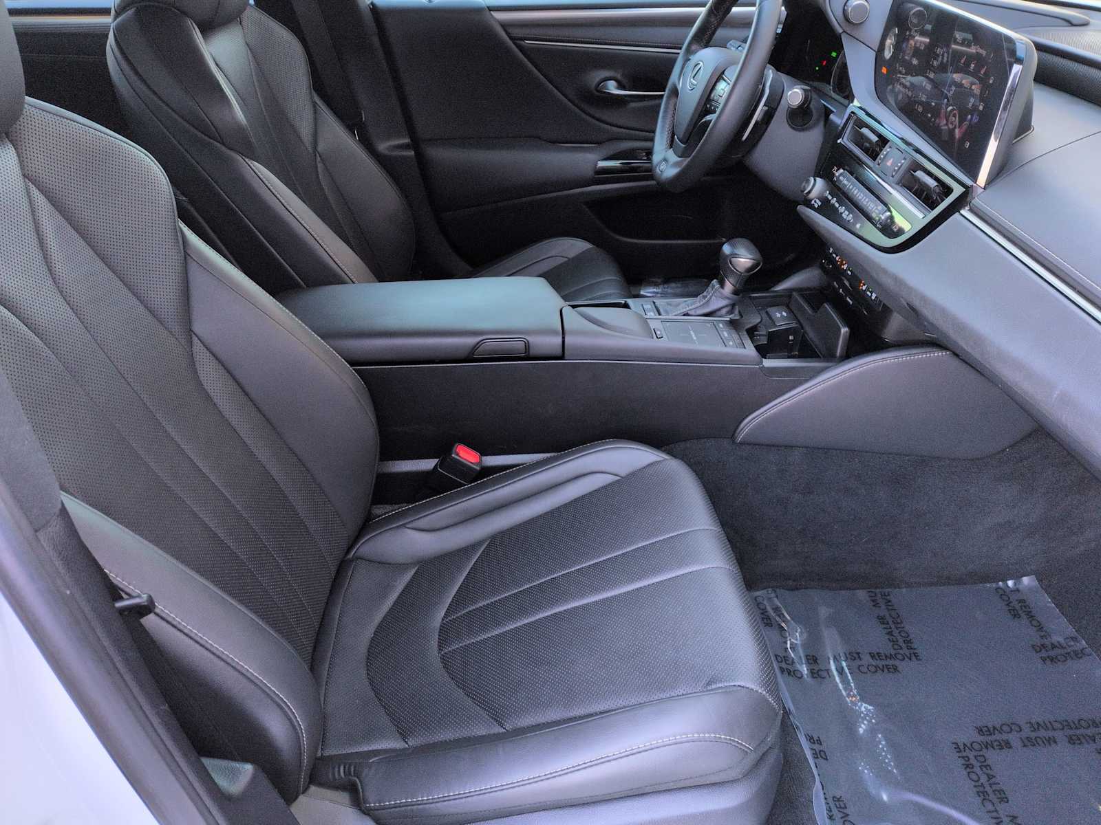 Thumbnail: 2022 Lexus ES - 21