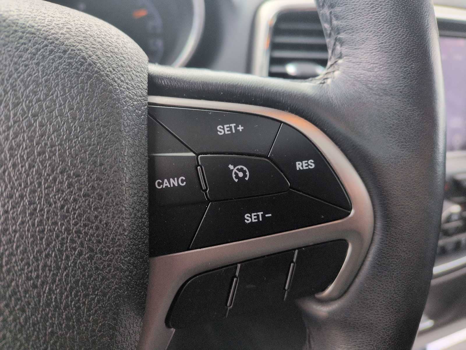 Thumbnail: 2018 Jeep Grand Cherokee - 23