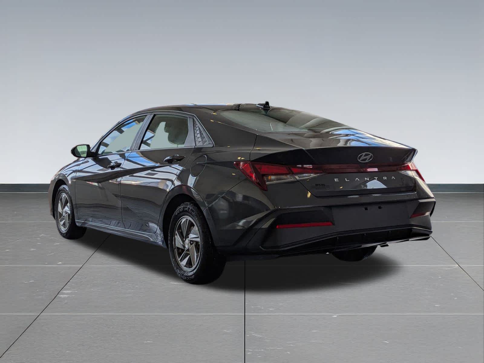 Thumbnail: 2024 Hyundai Elantra - 4