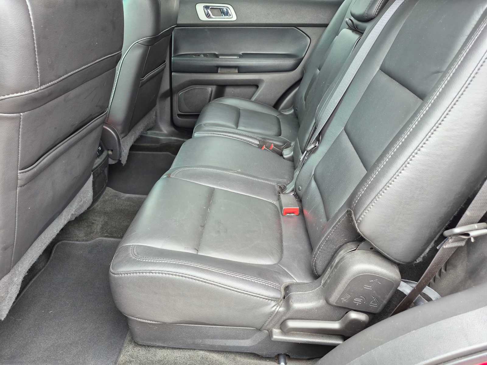 Thumbnail: 2015 Ford Explorer - 20