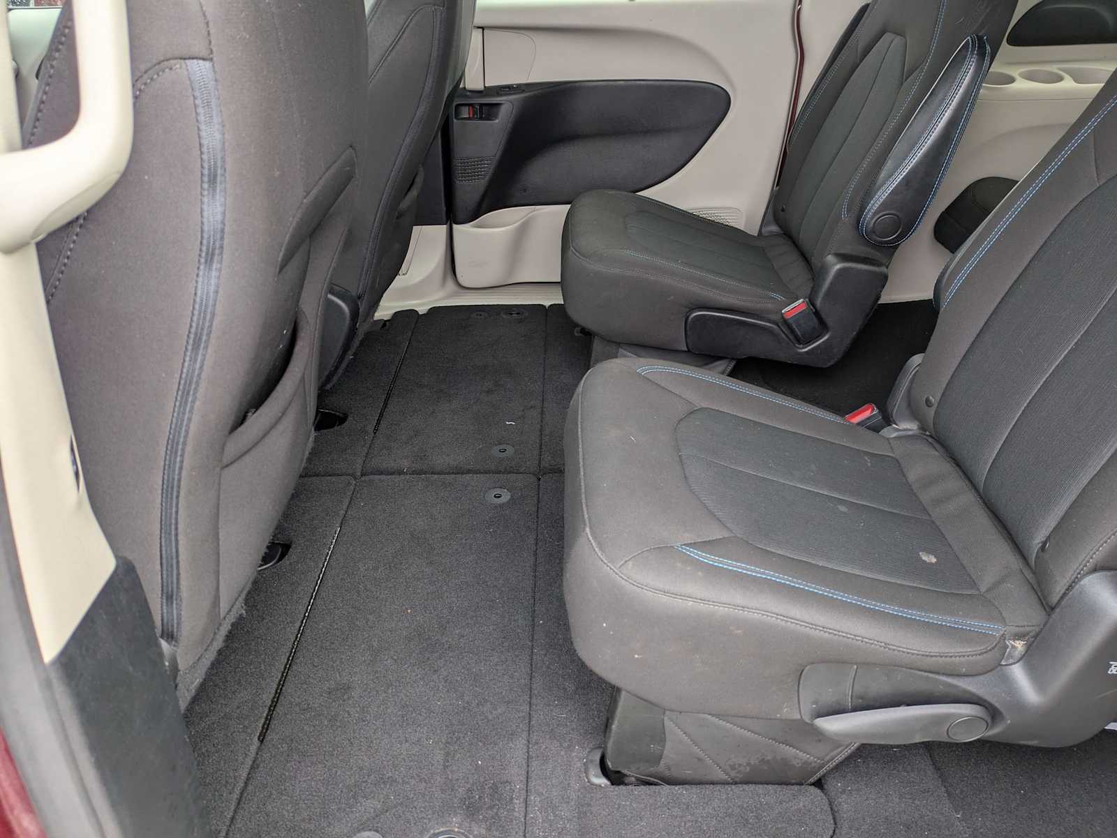 Thumbnail: 2021 Chrysler Pacifica - 18